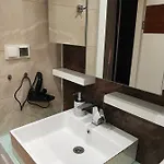 Apartment 20 Cleopatra Select